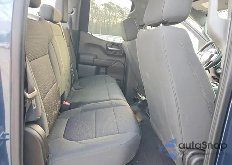 2021 Chevrolet Silverado K1500 Custom z USA, uszkodzony, nr VIN 1GCRYBEK3MZ110404